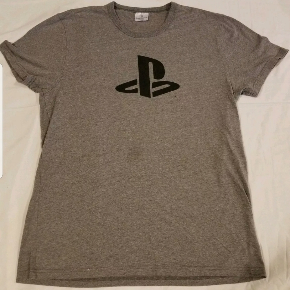 Playstation‎ Women's Gray shirt fits a large 50/50